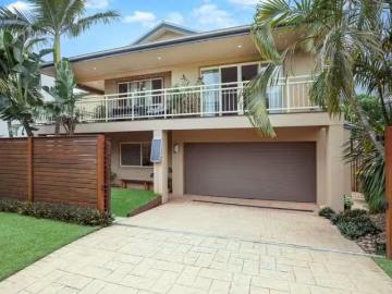 For Rent! 4 BR 1/7 Mapleton Circuit, Varsity Lakes, QLD...
