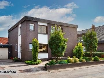 Kapitalanlage Dreifamilienhaus nebst Garten, Garage und...