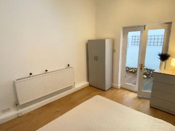 Kersley Street, London SW11, 3 bed shared accommodation...