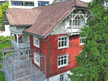 Klassische Holzvilla auf reichlich Umschwung mit großem...