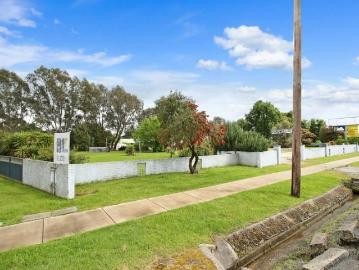 Land Holbrook NSW 105936505