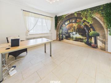 Landhaus mit 6 Zimmern, Pool, Keller, Doppelcarport und...