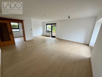 LADO bietet: Charmantes, großzügiges Einfamilienhaus in...