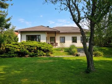 Ihr persönliches Paradies mit Bungalow und Nebengebäuden