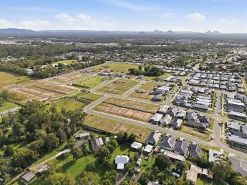 Large Lot, Nearby Park & School