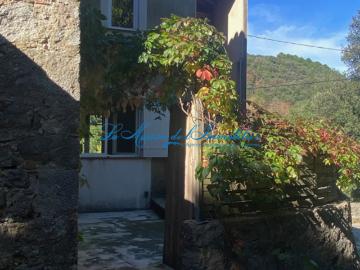 Lasalle, maison de hameau en pierres F3 avec garage et Jardi