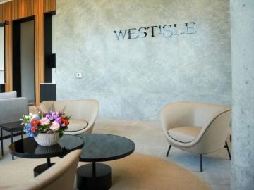 Le Westisle 1 Bedroom Apartment for Rent at 880 Av...