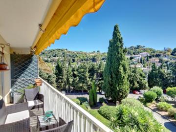 LE CANNET à vendre 3 / 4 pièces de 82 m2 en dernier étage av