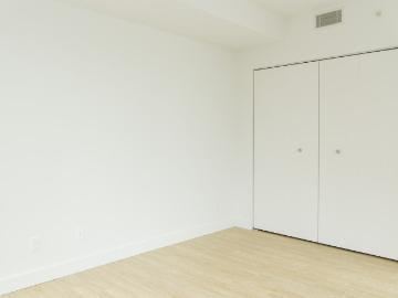Le Duke Studio Apartment for Rent at 790 Rue William,...