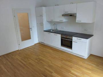 LEND: 2er WG, Neuwertiger 2 ZIMMER Altbau, West Balkon,...