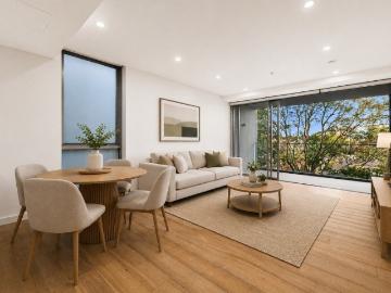 LEAFY OUTLOOK, EFFORTLESS LIVING IN THE HEART OF KENSINGTON