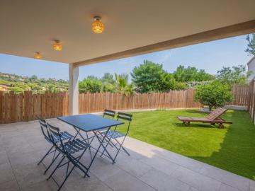 LES ISSAMBRES: APPARTEMENT 3 PIECES, JARDIN, TERRASSE,...
