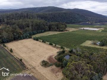 Level Rural Acreage With Water Feature And Scenic Surrounds