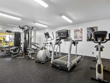 Lincoln Park Tower 2 Bedroom Apartment for Rent at 1330...