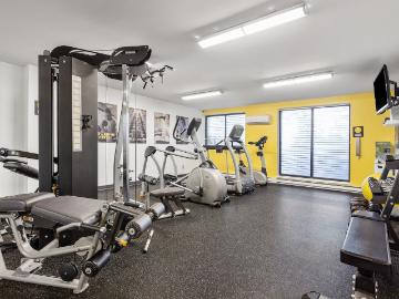 Lincoln Park Tower 2 Bedroom Apartment for Rent at 1330...