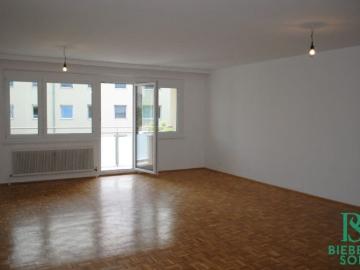 Liebevolle und großzügige Loggia Wohnung im Zentrum von...