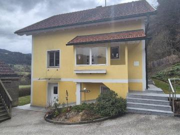 LIEGENSCHAFT IN ABSOLUTER ALLEINLAGE! RUND 140 m²...
