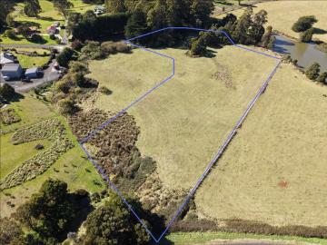 Lifestyle Acreage with Room to Dream