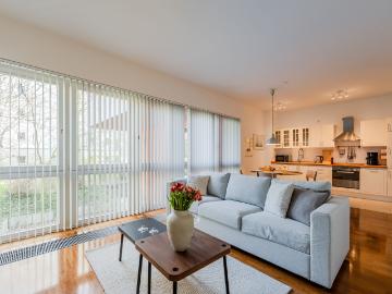 Light Flooded 3 Room Maisonette with Terrace in...