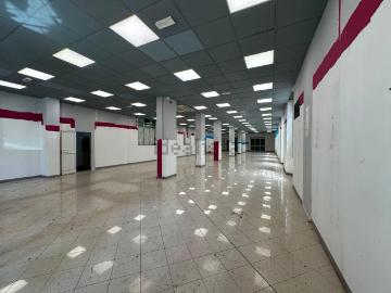 Locale in affitto di 500 m² in Via Tullio Molteni