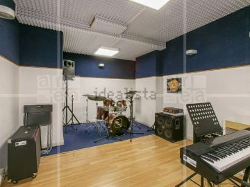 Locale in affitto di 220 m² in Via Cesare Arzelà, 8