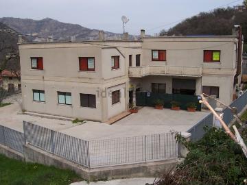 Locale in vendita di 1200 m² in Frazione San Maria