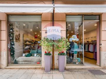 Locale in vendita di 143 m² in Via Francesco Paolo Di...