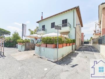 Locale in vendita di 160 m² in Via Nettunense