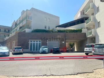 Locale in vendita di 216 m² in Via Baione