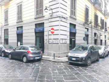 Locale in vendita di 240 m² in Via Giovanni Manna