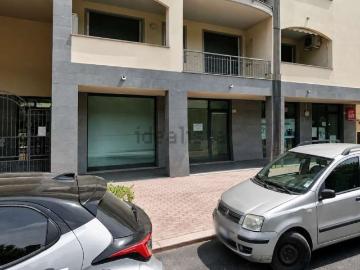 Locale in vendita di 35 m² in Via A. Carminati, 102