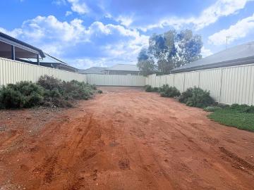 LOCATED CLOSE TO SHOPPING PRECINCT