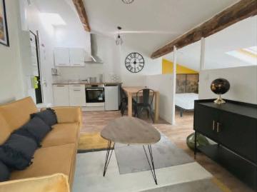 Location Appartement Place Ancienne Bouverie, Romans sur...