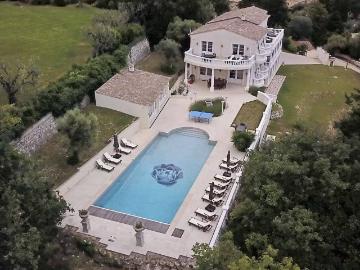 LOCATION MEUBLEE PROPRIÉTÉ DE PRESTIGE VUE PANORAMIQUE SUR L