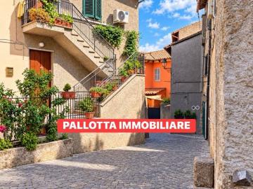Loft / Open Space in vendita a Capodimonte VT