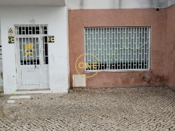 Loja com 62 m² em Transformação para T2