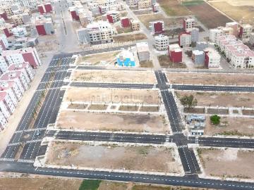 Lot de terrain R2 commercial