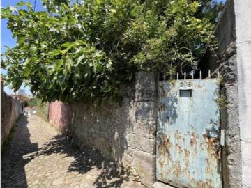 Lote localizado na zona da Arrábida com vista rio