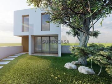 Terreno para Moradia de 3 Frentes | Baguim do Monte