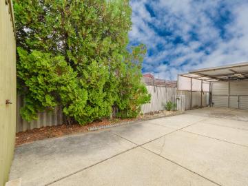 Lovely home with R20/40 Zoning!