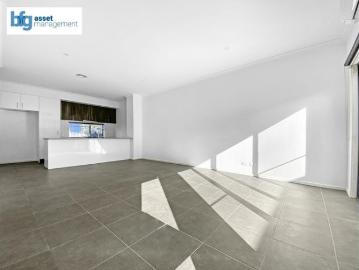 Low Maintenance, Three Bedroom Townhouse in a Great Location