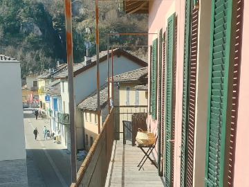 Luminoso appartamento duplex 5,5 locali dagli ampi spazi...