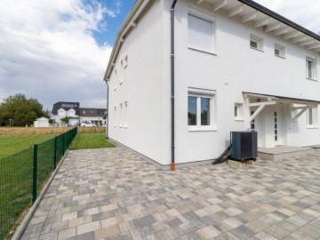 Luxus Haus mit 4 Zimmer zu verkaufen in Seyring,...