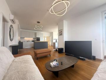Luxus Penthouse mit Outdoor Jacuzzi wird komplett...