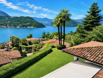 Luxusvilla mit Pool und atemberaubendem Blick auf den...