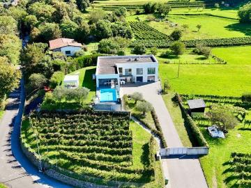 Luxuriöse 4 Schlafzimmer Villa zu verkaufen in Via al...