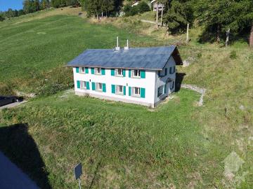 Luxuriöses Haus mit 2 Schlafzimmer zu verkaufen in Erde,...