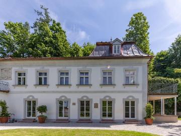 Luxuriöses Schloss mit 616 m2 zu verkaufen Kapuzinerberg...