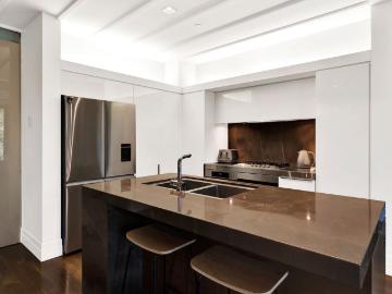 Luxurious one bedroom in Melbourne's Most Exclusive...