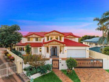 Luxury Family Living in One of Macgregor's Most...